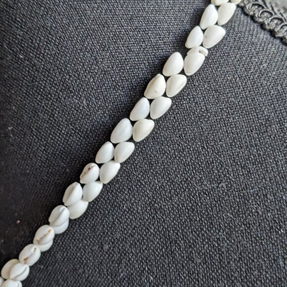 Handmade vintage shell necklace white tinny - Picture 5 of 6
